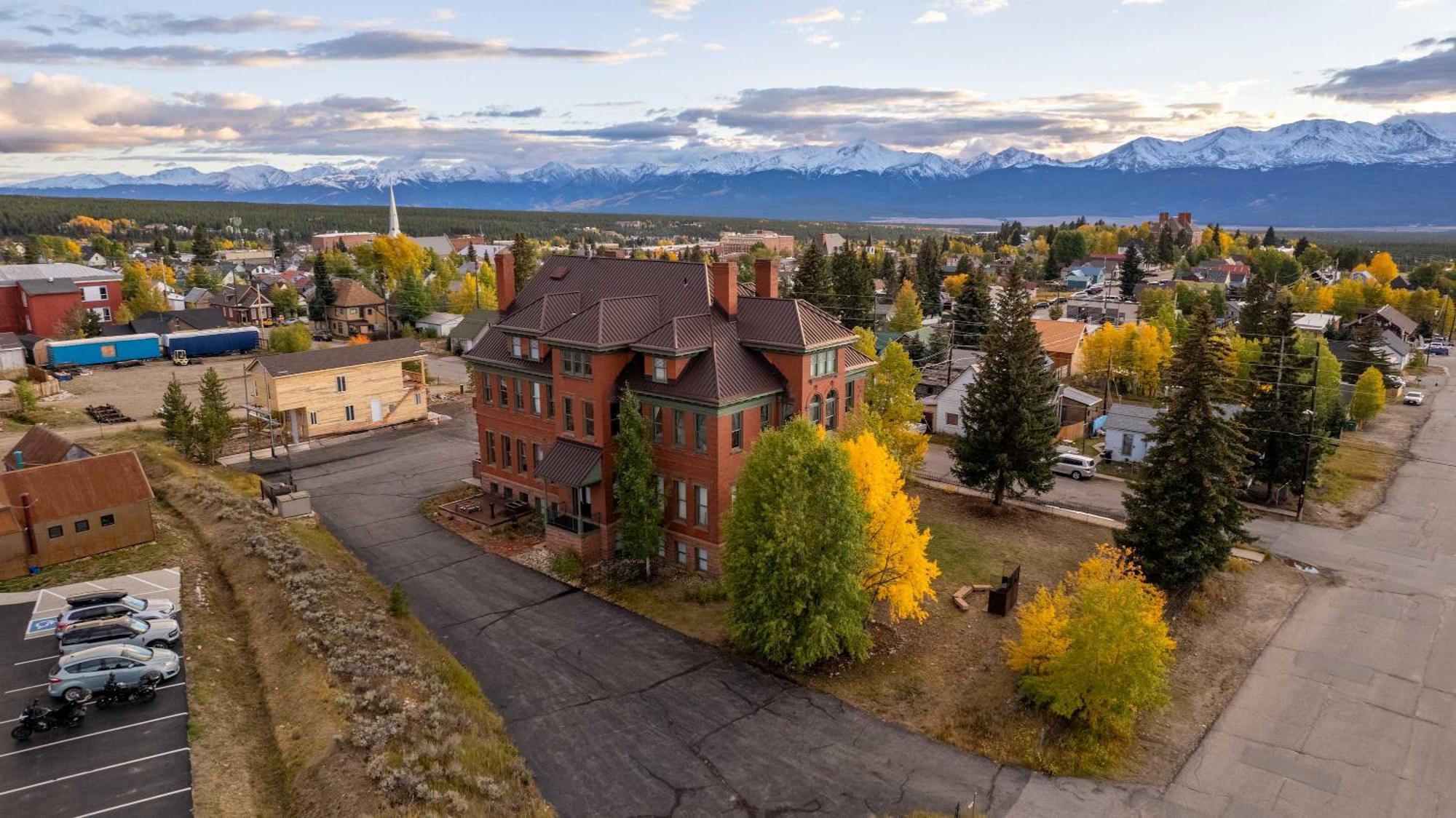 レッドビル Beautiful Mountain Views In Iconic Buildingヴィラ エクステリア 写真